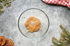 Соленая икра корюшки