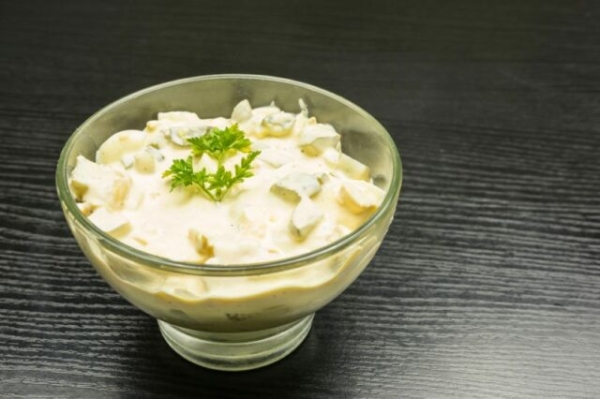Соус Тартар со свежими огурцами и зеленью