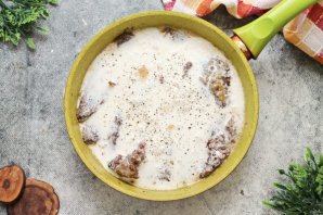 Говяжья печень, тушенная в сметане Говяжья печень, тушенная в сметане