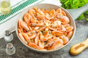 Жареные креветки в соевом соусе в панцире Жареные креветки в соевом соусе в панцире