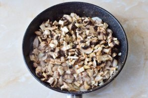 Слоеный пирог с курицей и грибами Слоеный пирог с курицей и грибами