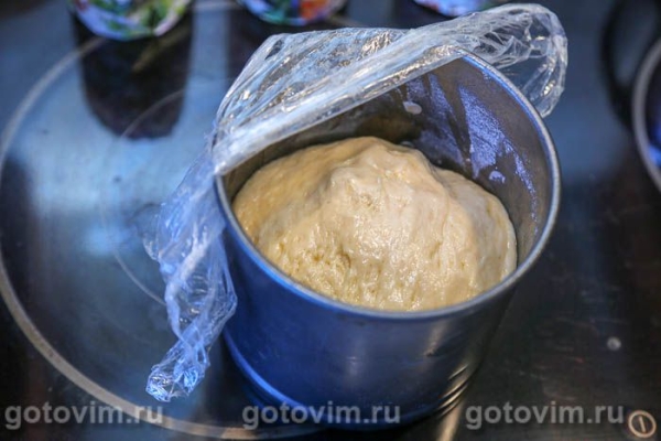 Кулич с начинкой крем-манго, белого шоколада и сливок Кулич с начинкой крем-манго, белого шоколада и сливок