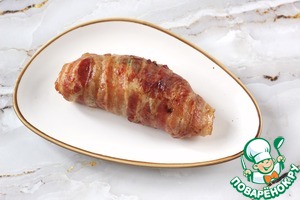 Фаршированная куриная грудка в беконе