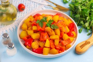 Картофель тушеный с овощами