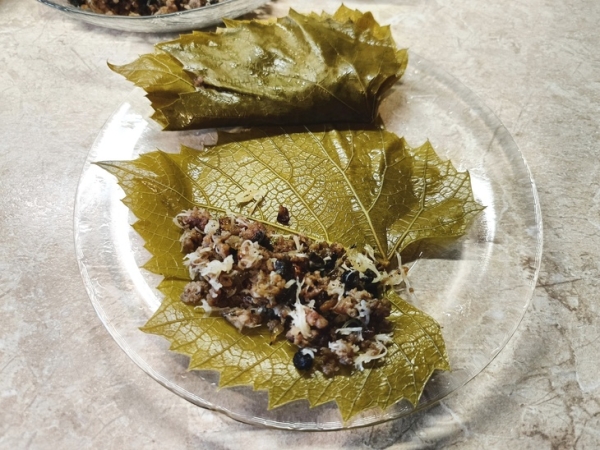 Чебуреки из виноградных листьев Чебуреки из виноградных листьев