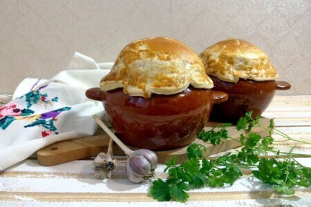 Жаркое в горшочке под съедобной крышечкой Жаркое в горшочке под съедобной крышечкой