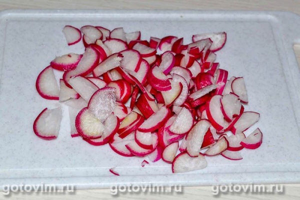 Весенний яичный салат с редиской и зеленью