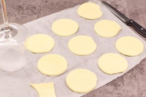 Закуска "Ракушки" из слоёного теста с крабовыми палочками Закуска "Ракушки" из слоёного теста с крабовыми палочками