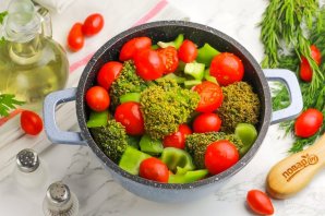 Куриная грудка, тушеная с овощами