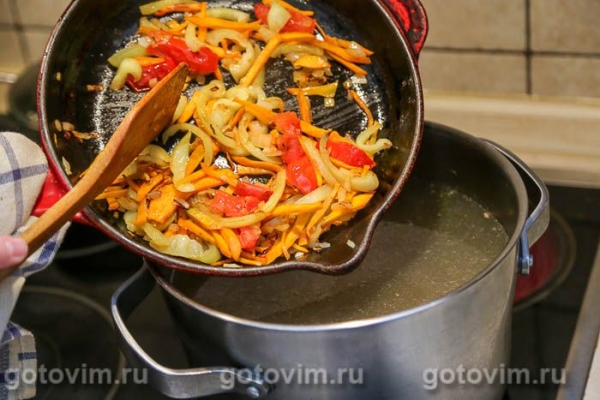 Щи с мясом и солеными грибами