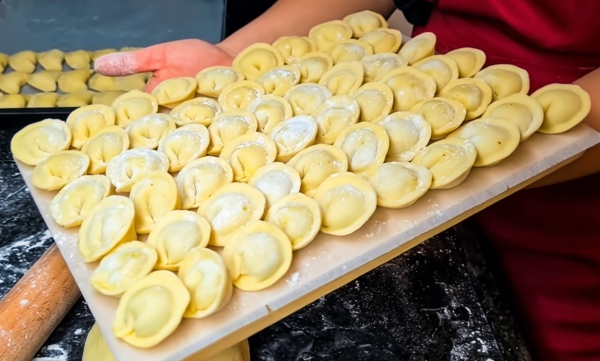 Вкуснее, чем классика! Идеальные домашние пельмени с эластичным тестом на воде и необычной начинкой