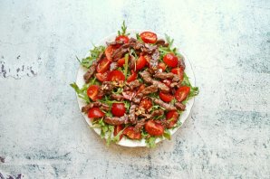 Теплый салат из рукколы и говядины Теплый салат из рукколы и говядины