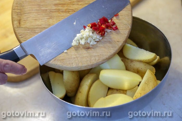 Молодой картофель, запеченный с перцем чили и сметаной (в пакете)