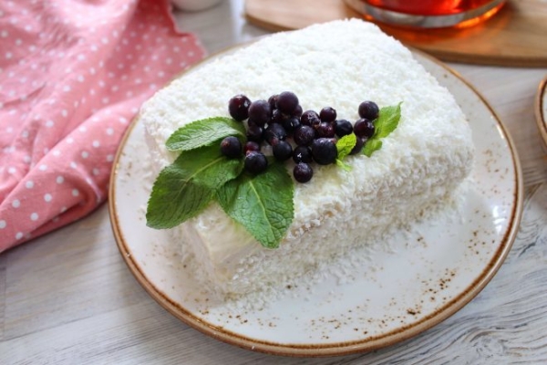 Торт Молочная девочка на сгущенке со сметанным кремом Торт Молочная девочка на сгущенке со сметанным кремом