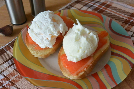 Тосты с красной рыбой и яйцом пашот Тосты с красной рыбой и яйцом пашот