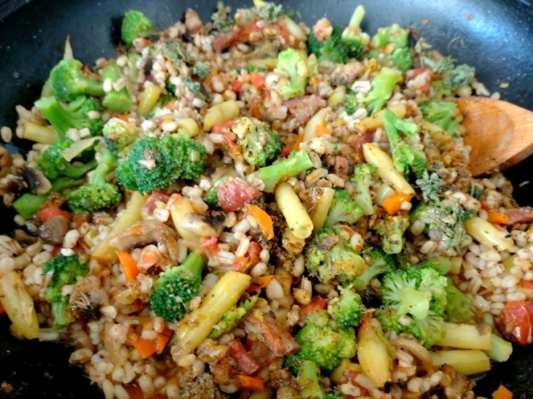 Перловка с овощами и грибами