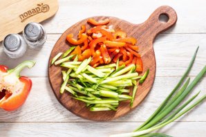 Фунчоза с вешенками и овощами Фунчоза с вешенками и овощами