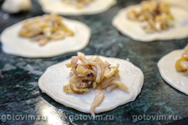 Чебуреки с кальмарами и яйцом Чебуреки с кальмарами и яйцом