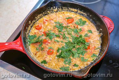 Куриные бедра в сливочном соусе с помидорами черри и сыром Куриные бедра в сливочном соусе с помидорами черри и сыром