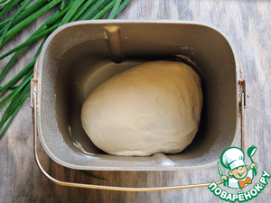 Пирожки с луком, яйцом и фетаксой