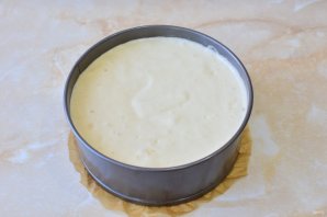 Торт с консервированными персиками и взбитыми сливками Торт с консервированными персиками и взбитыми сливками