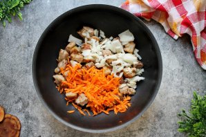 Капуста со свининой