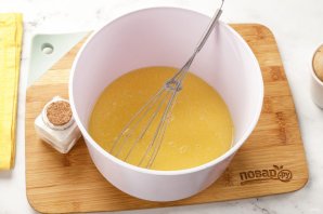 Оладьи на воде с яйцами