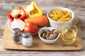 Макароны с грибами и овощами на сковороде Макароны с грибами и овощами на сковороде