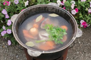 Уха на костре из лосося Уха на костре из лосося