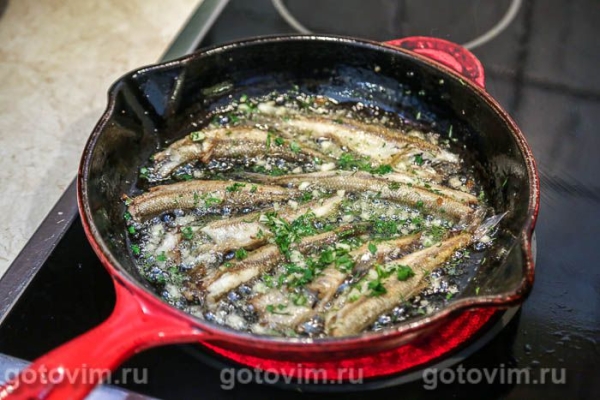 Корюшка, жаренная с зеленью и чесноком Корюшка, жаренная с зеленью и чесноком