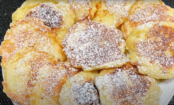 Сочные яблочные оладьи за 15 минут — дети просят их каждый день. Подаются с волшебной сахарной пудрой Сочные яблочные оладьи за 15 минут — дети просят их каждый день. Подаются с волшебной сахарной пудрой