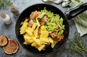 Сырный суп с курицей и болгарским перцем Сырный суп с курицей и болгарским перцем