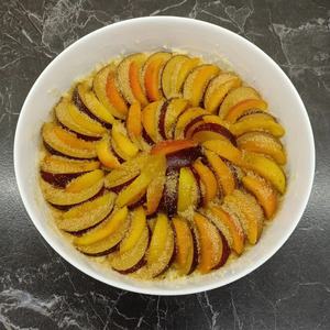 Пирог с абрикосами и сливами