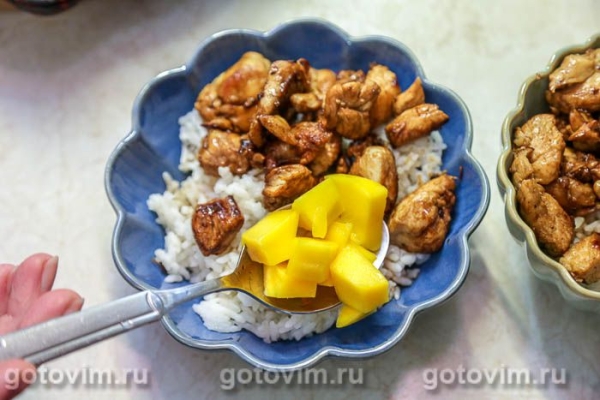 Поке с курицей, манго и авокадо Поке с курицей, манго и авокадо