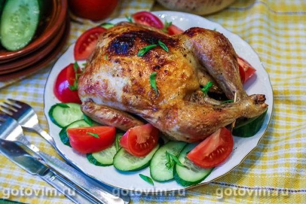 Курица, запеченная с сырным маслом под кожей