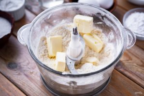 Пирог с замороженной вишней и безе Пирог с замороженной вишней и безе