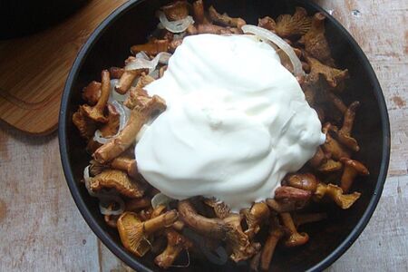 Запечённые лисички в сметане Запечённые лисички в сметане