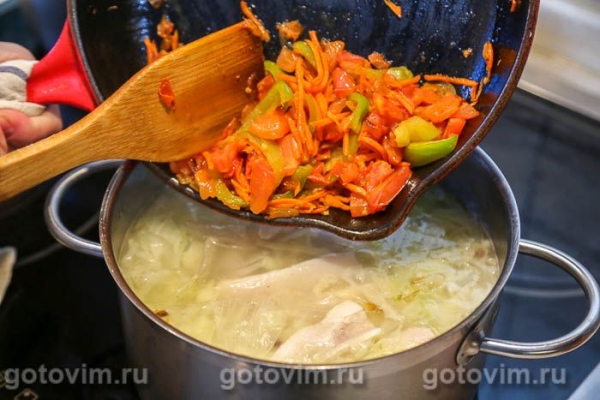 Щи с мясом, молодой капустой и макаронами Щи с мясом, молодой капустой и макаронами