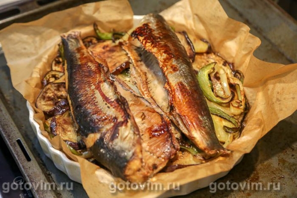 Сельдь олюторская, запеченная с баклажанами Сельдь олюторская, запеченная с баклажанами