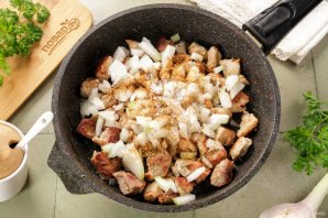 Гуляш с макаронами Гуляш с макаронами