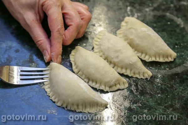 Мини-чебуреки посикунчики с кальмарами Мини-чебуреки посикунчики с кальмарами