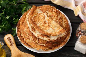 Мясной закусочный торт с грибами и маринованными огурцами Мясной закусочный торт с грибами и маринованными огурцами