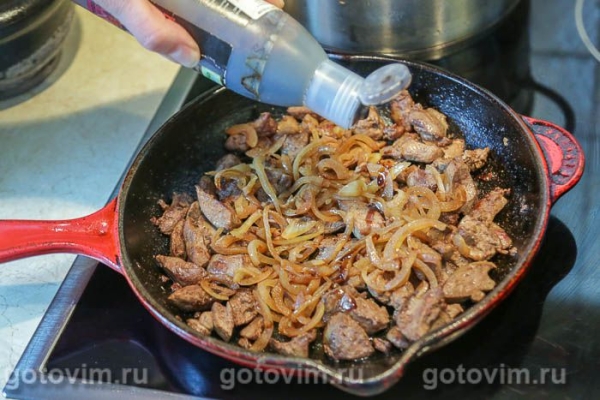 Теплый салат из куриной печени с пряной морковью Теплый салат из куриной печени с пряной морковью