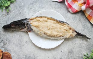 Фаршированная щука в духовке Фаршированная щука в духовке