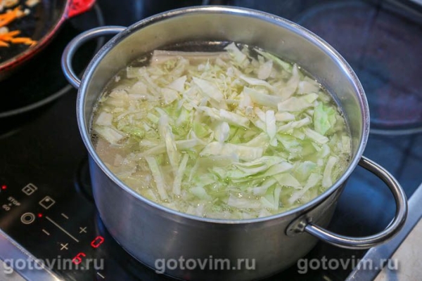 Щи с мясом, молодой капустой и макаронами Щи с мясом, молодой капустой и макаронами