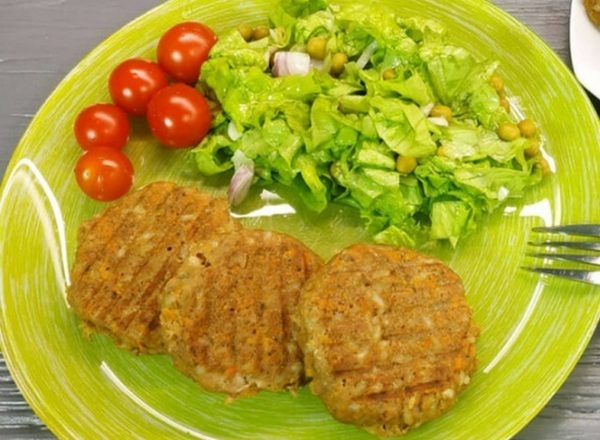 Котлеты из консервированной сайры с рисом в духовке Котлеты из консервированной сайры с рисом в духовке