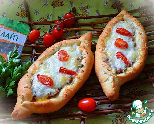 Булки-лодочки с фаршем и сыром