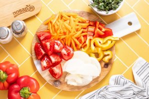 Салат из перца моркови и лука Салат из перца моркови и лука