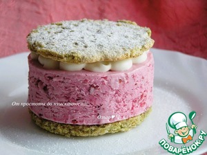 Фисташковое пирожное с брусничным семифреддо Фисташковое пирожное с брусничным семифреддо