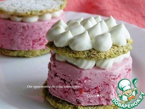 Фисташковое пирожное с брусничным семифреддо Фисташковое пирожное с брусничным семифреддо